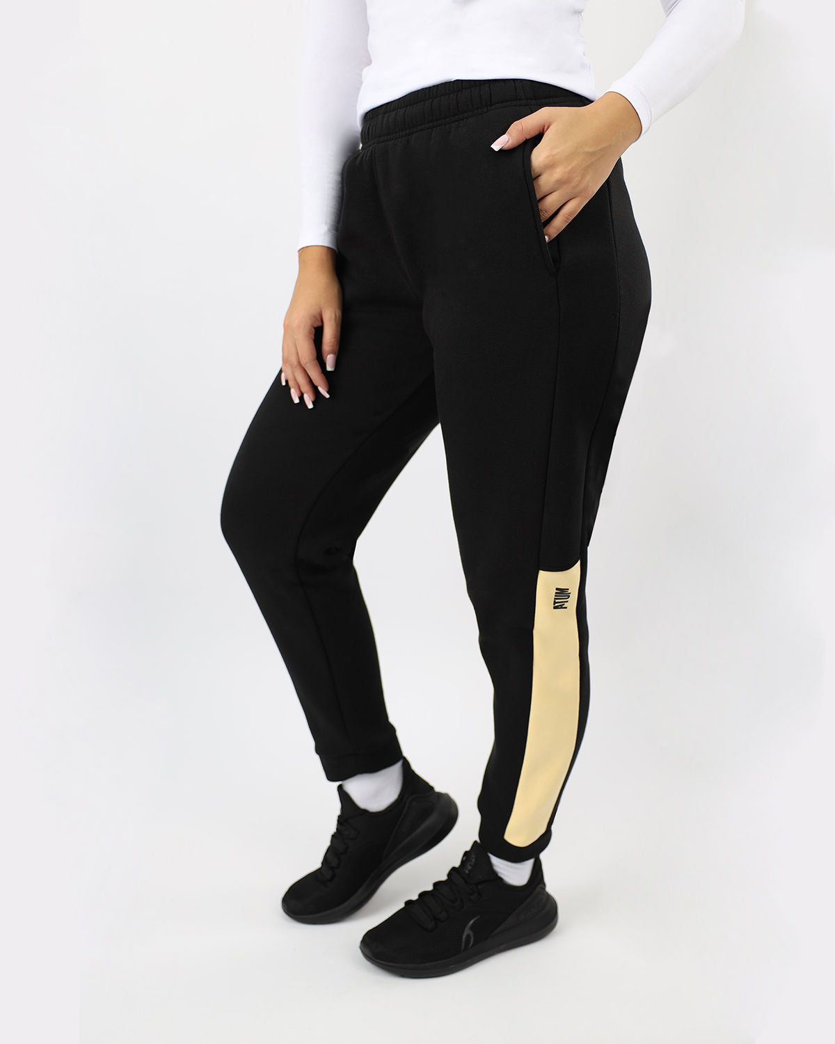 Essential Women's Black Sweatpants-Atum -3309822