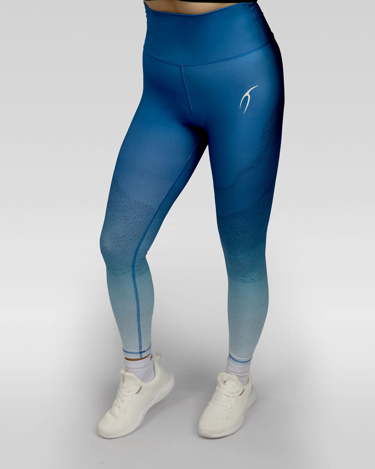 Photo by ð—”ð—§ð—¨ð— SPORTSWEAR ® on December 20, 2022. May be an image of 1 woman wears blue gradient leggings with white shoes.
