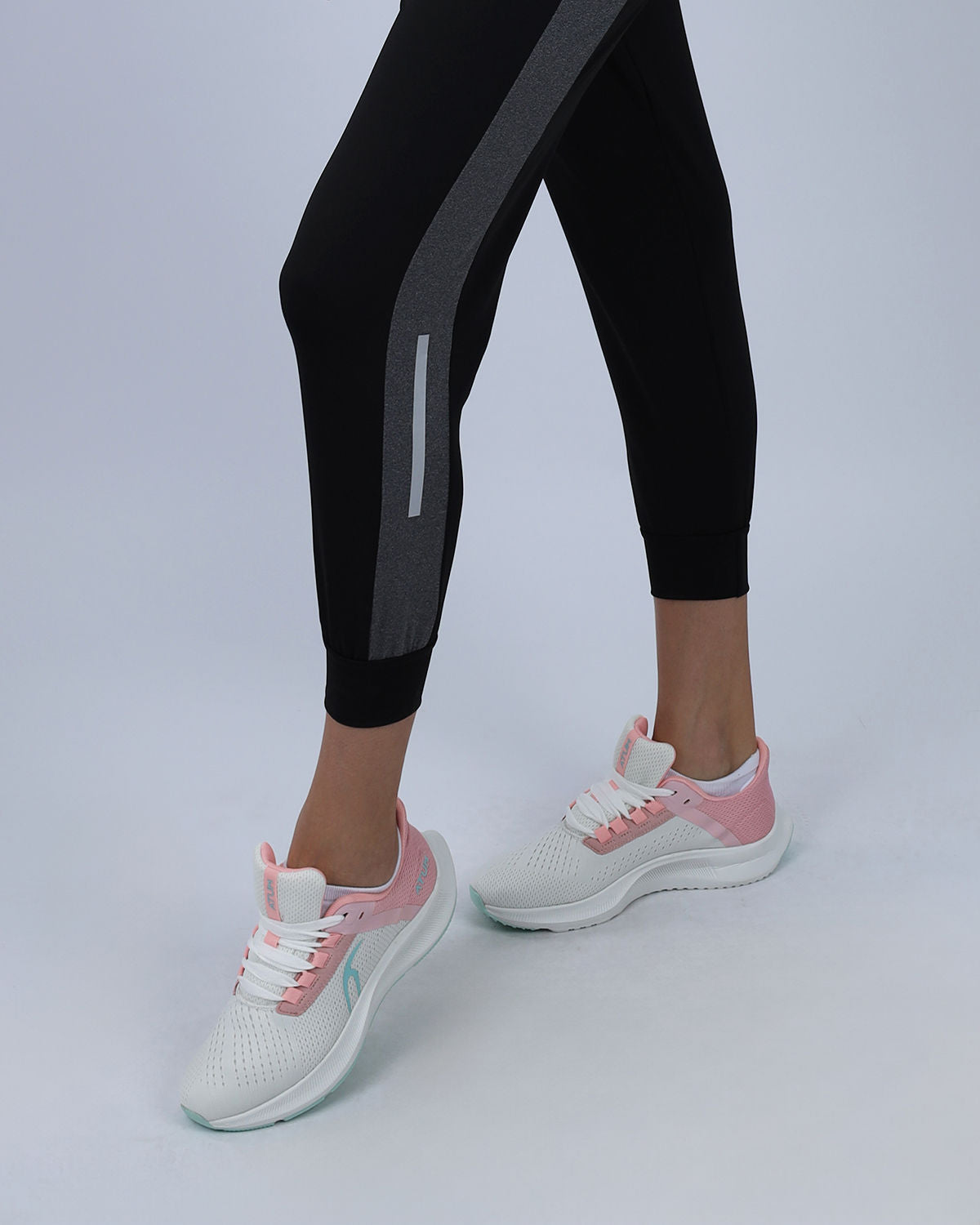 Stride Contrast Panel Black Pants-Atum -17848072